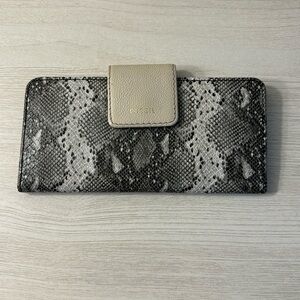 Fossil Madison Tab Clutch in Snake Print EUC